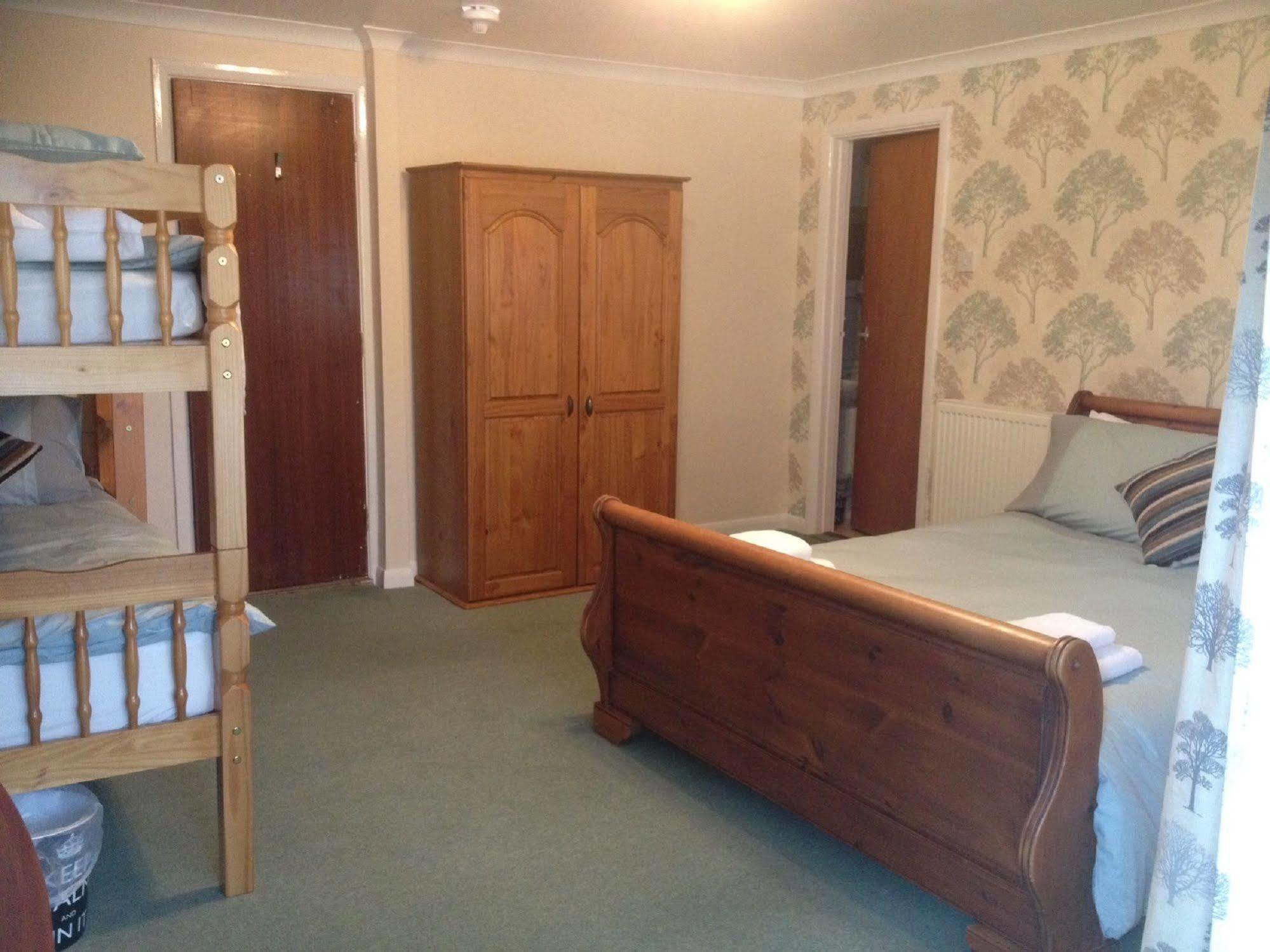 Pensión Pine 4*
